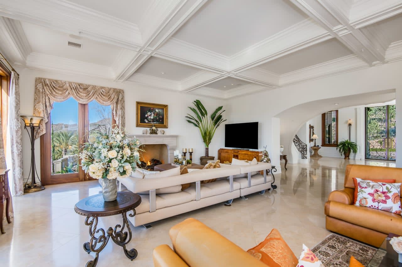 1233 Woodland Grove Ct, Calabasas Real Estate