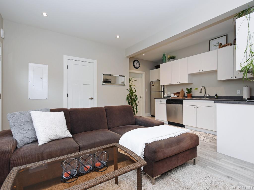 1401 Grand Forest Close