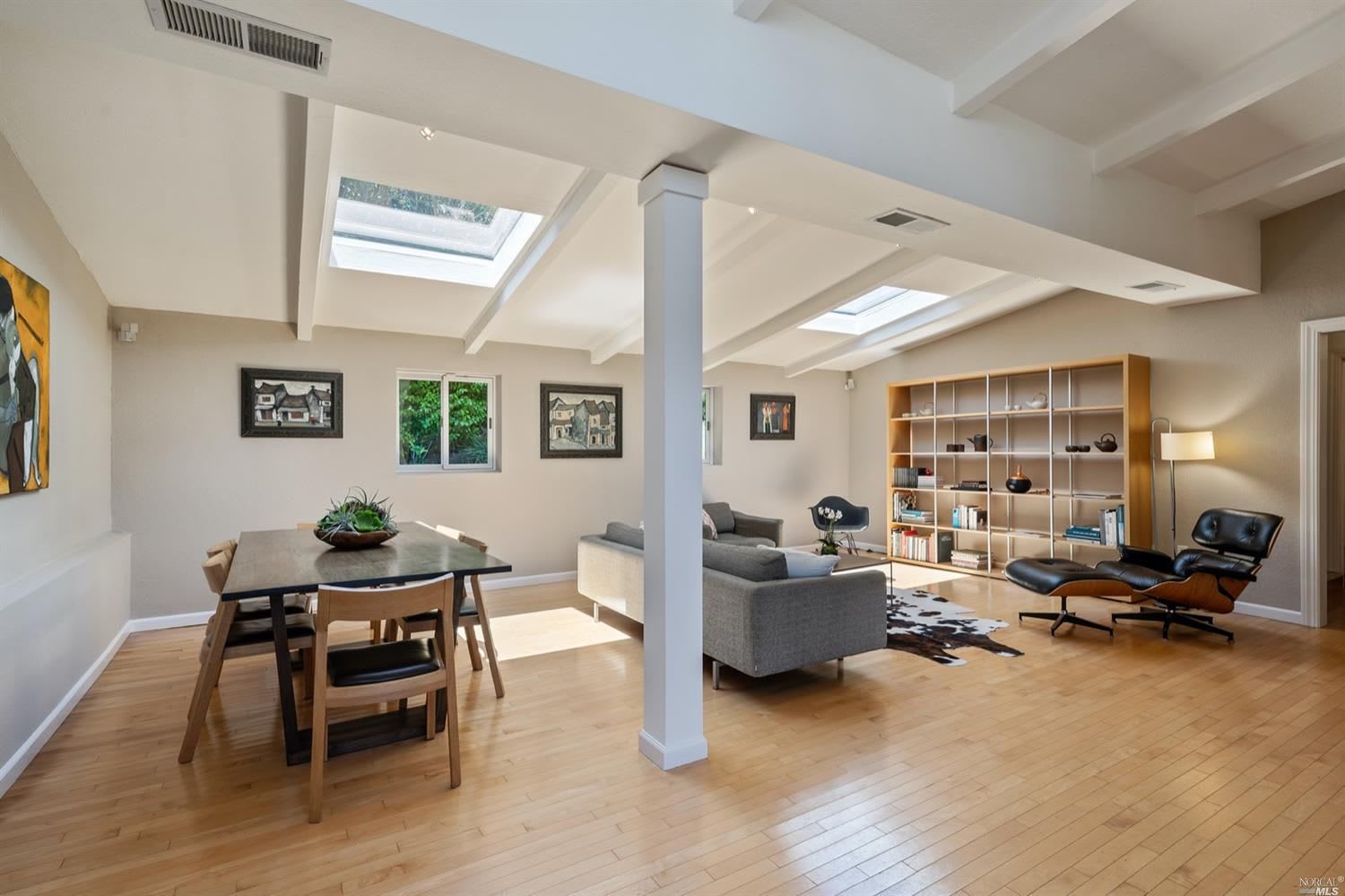 2 Cedarwood Ln