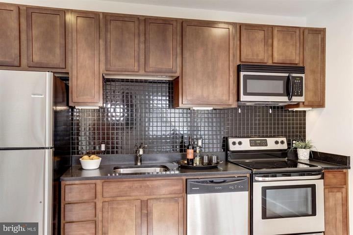 1018 Florida Ave NE, #102