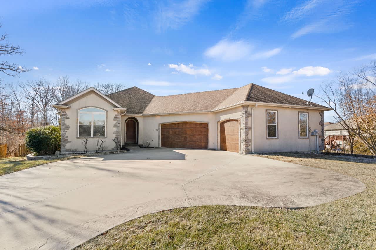 1109 Rainbow Trout Cir