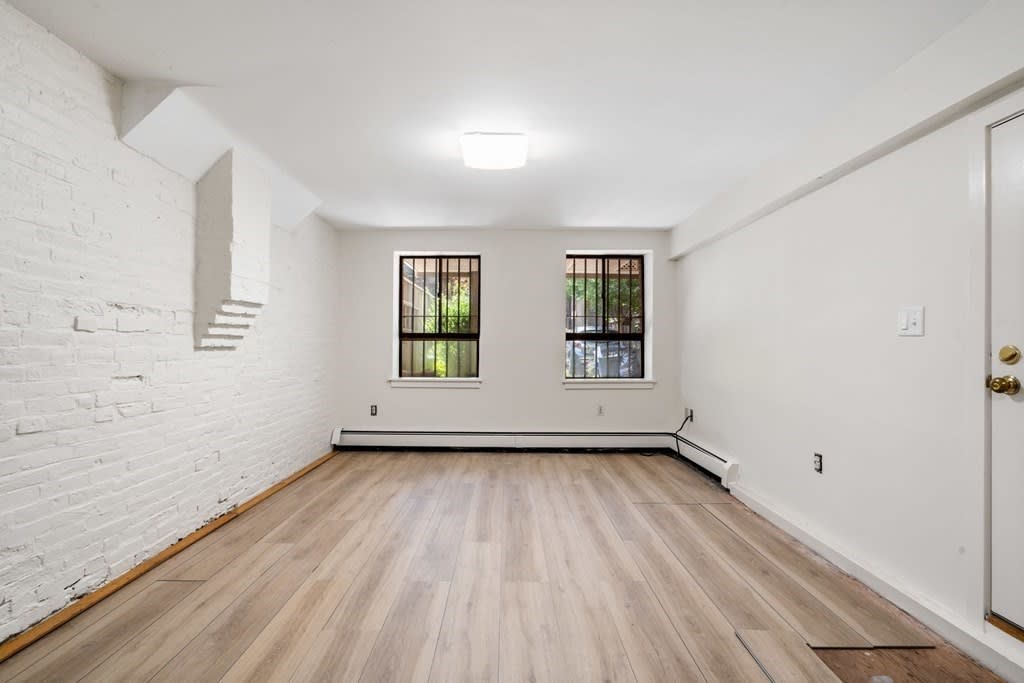 24 Braddock Park, #1
