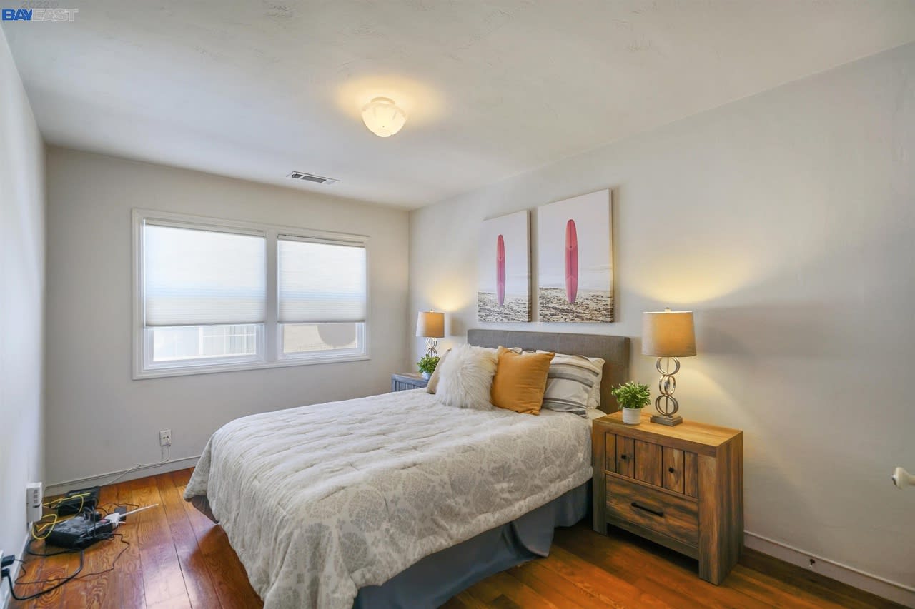 165 Bradhoff Ave