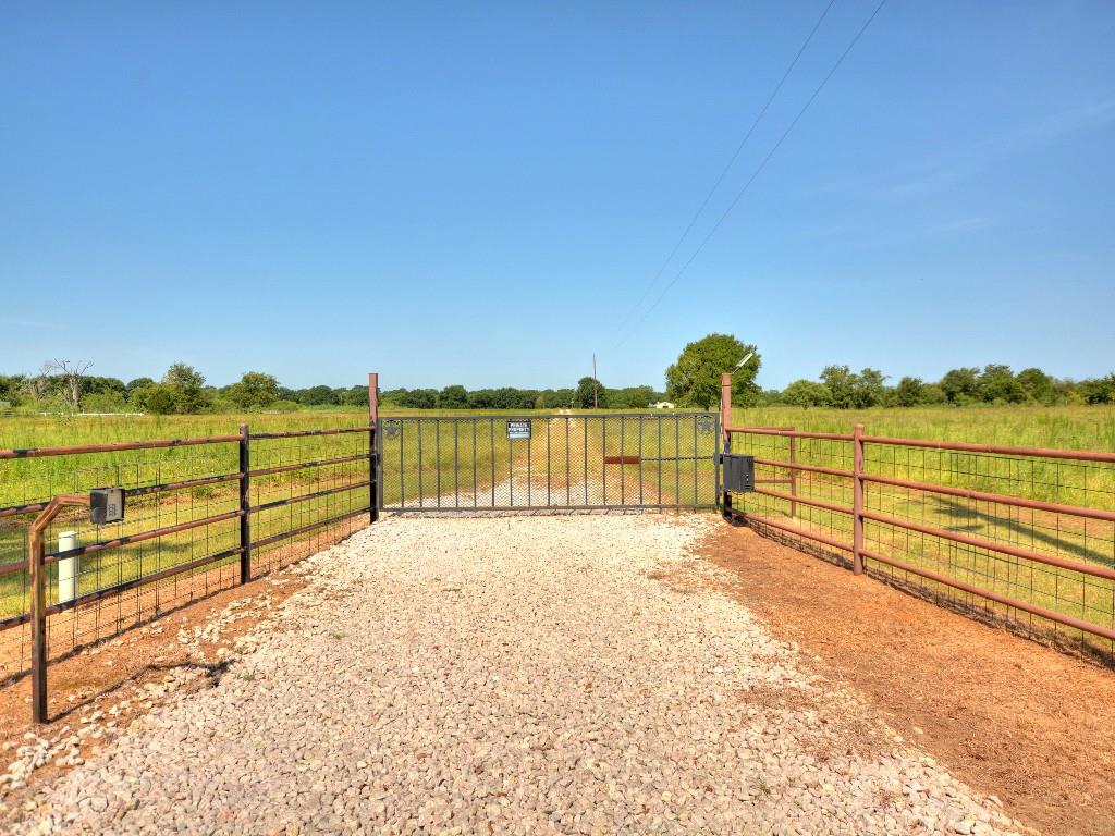 710 Old Pin Oak Rd