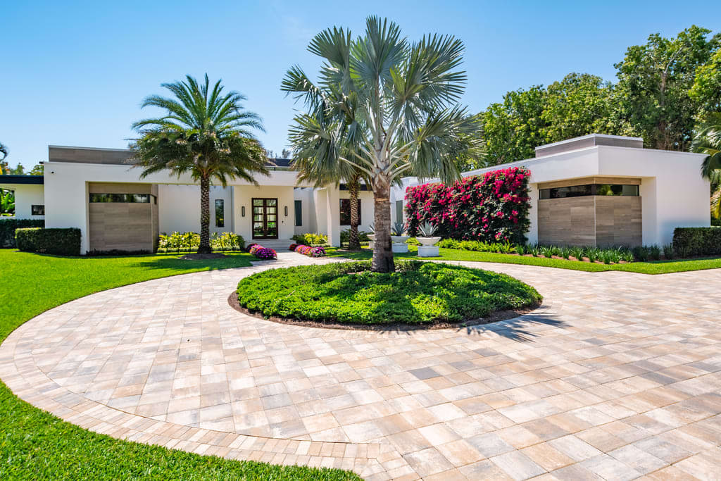 The Resop Team Presents A Contemporary Lake Front Estate In Naples