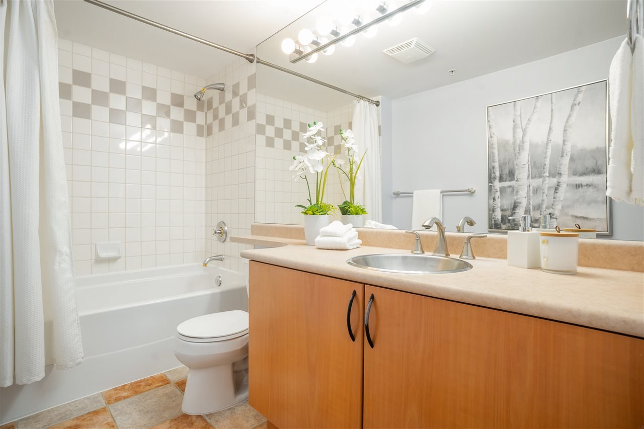 2001-63 Keefer Pl