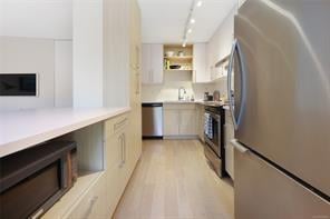 104-327 Maitland St