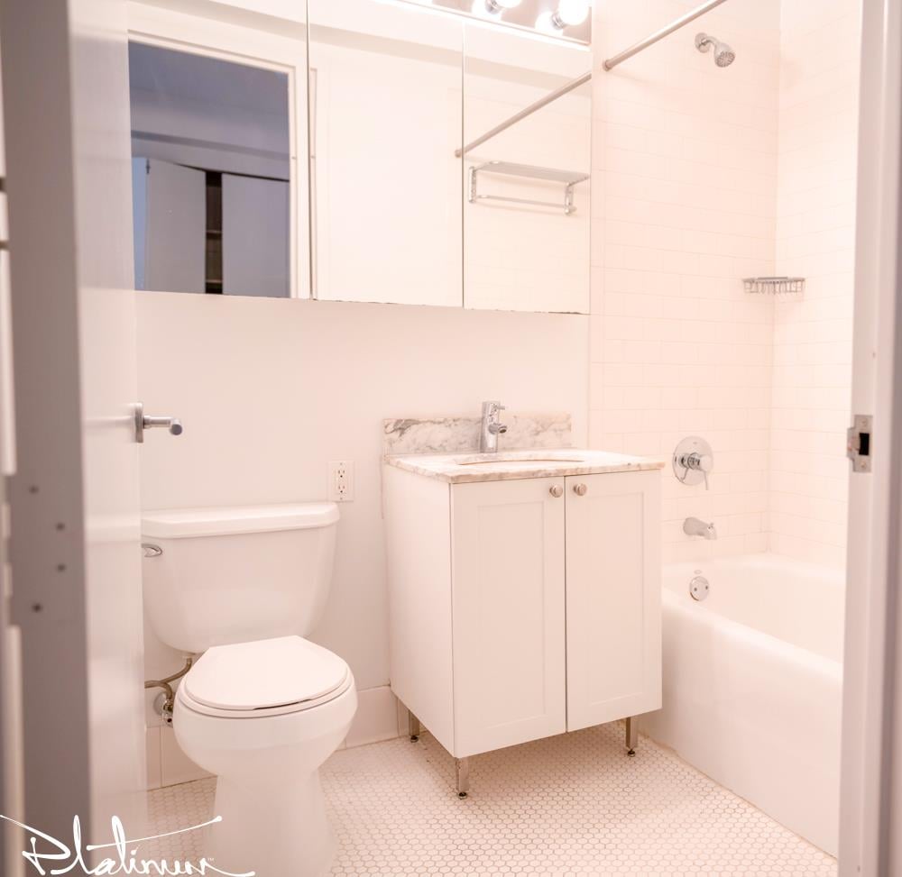 505 West 37th Street, Apt 15C