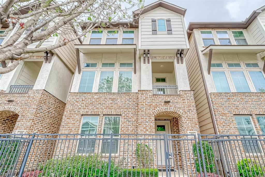 353 W 26th St