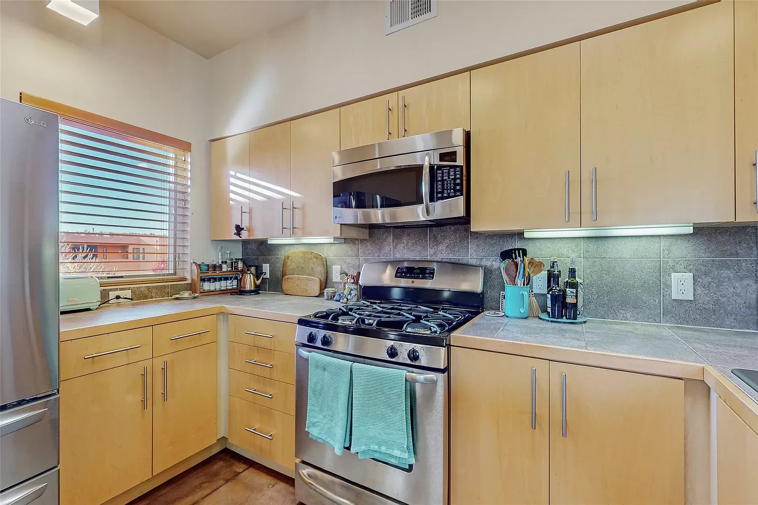 604 Avenida Villa Hermosa #201
