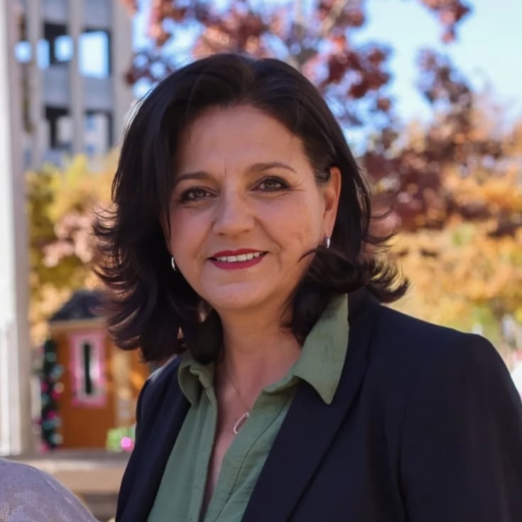 Laura FierroEl Paso Real Estate Agent Headshot