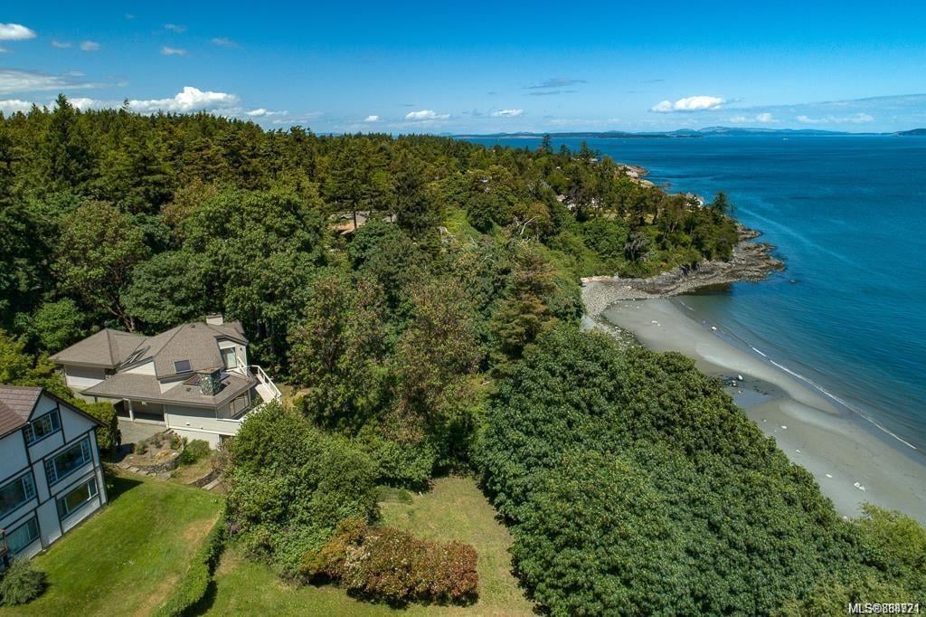 2270 Arbutus Rd