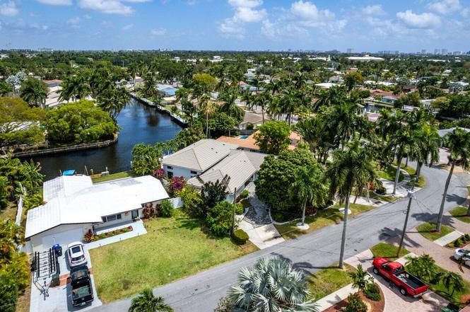 5831 NE 14th Rd Fort Lauderdale FL-33334 3B + 1den / 4 Baths