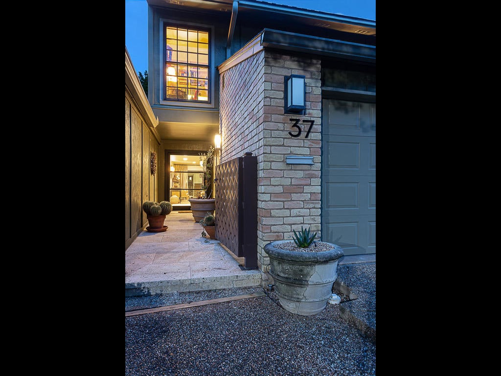 37 Woodstone Sq