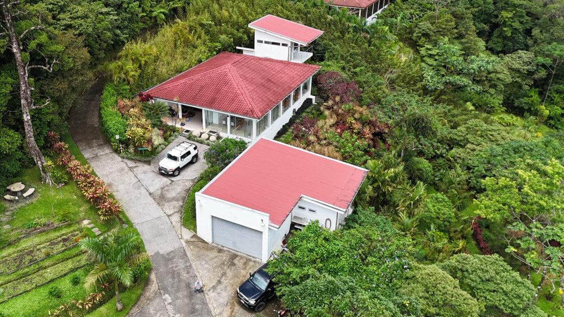 Modern Gated Volcano View Home, Lake Arenal, Alajuela