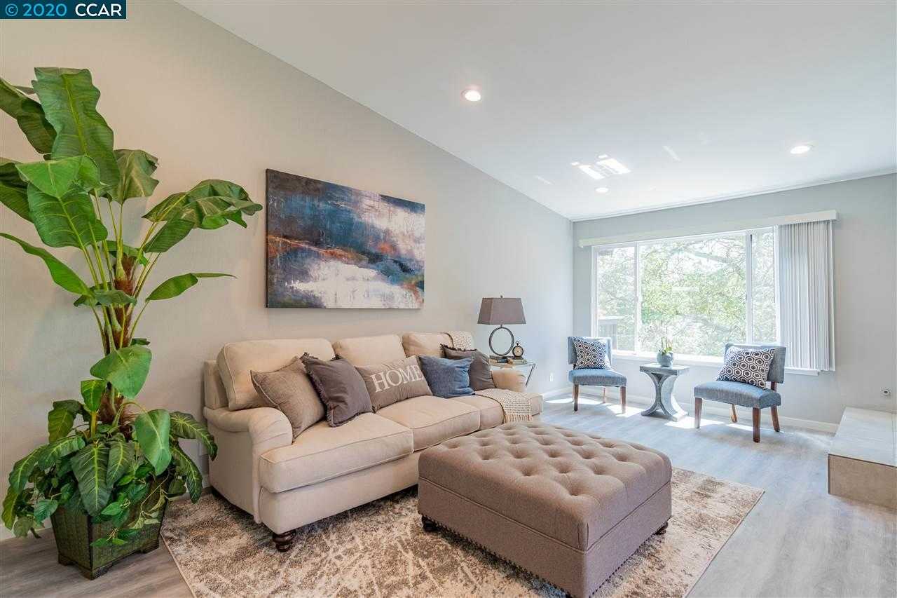 1602 Ashwood Dr