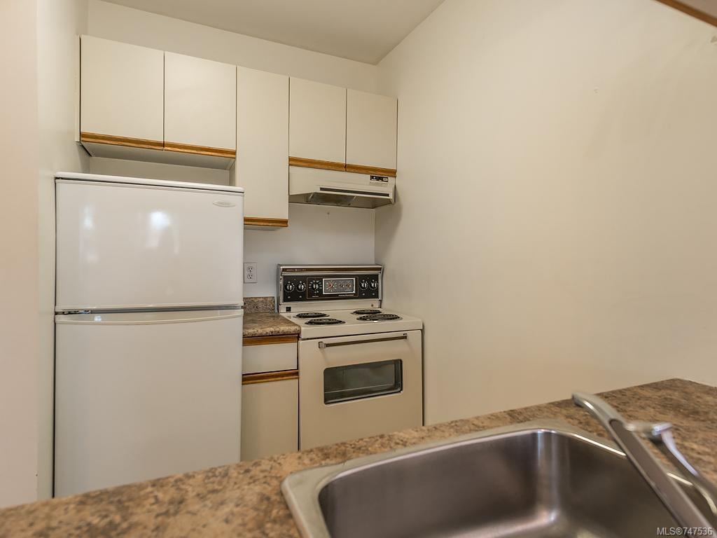 308-3277 Quadra St