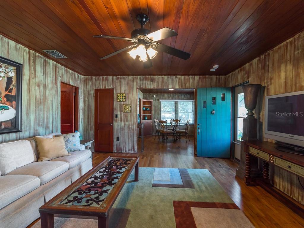 Valencia Terrace - A charming downtown cottage 