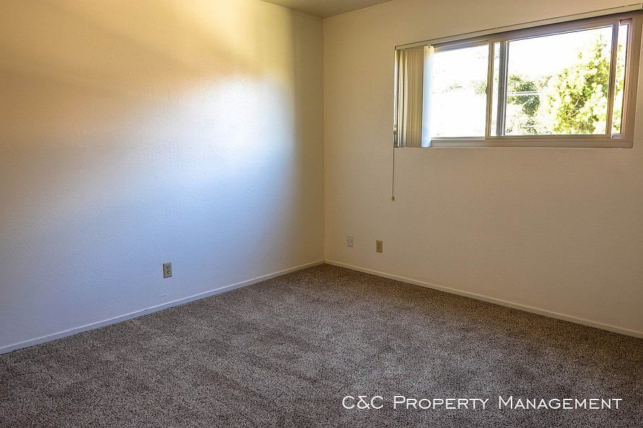 935 Lighthouse Ave APT 22