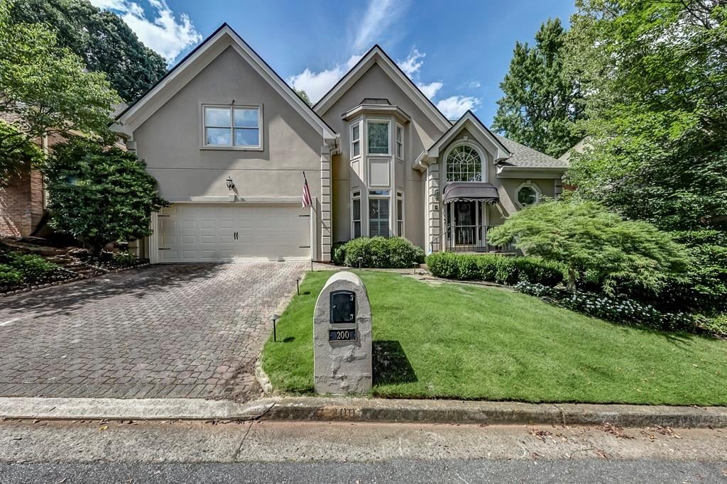 200 Grosvenor Pl