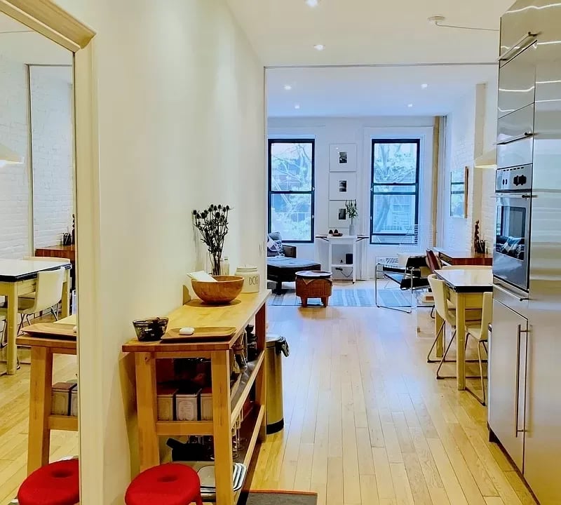 221 W 20th St, #3W