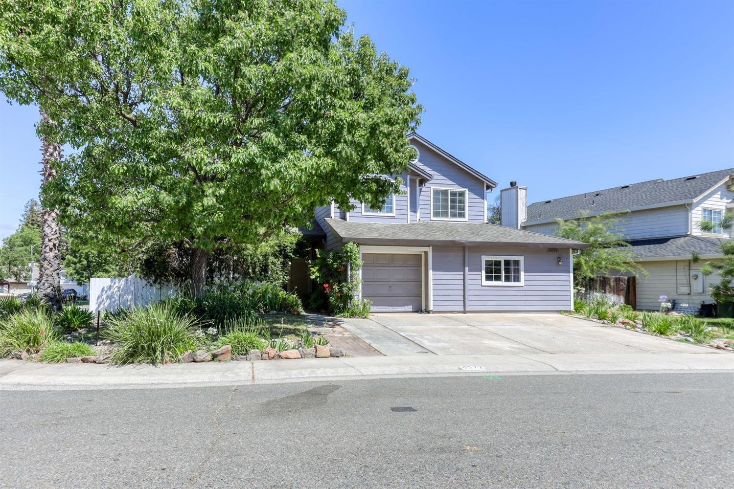 8572 Twin Trails Dr