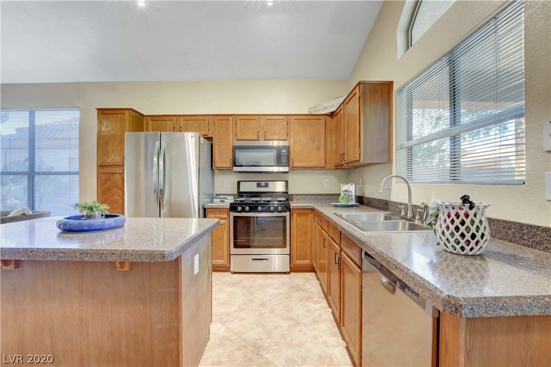 6136 Sandstone Mesa Dr