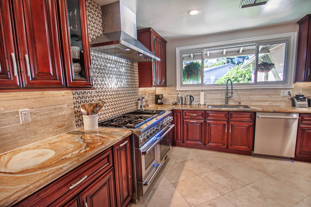 13011 Debby St Valley Glen, CA