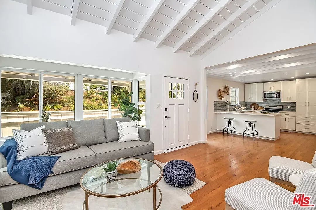 4055 Alta Mesa Dr