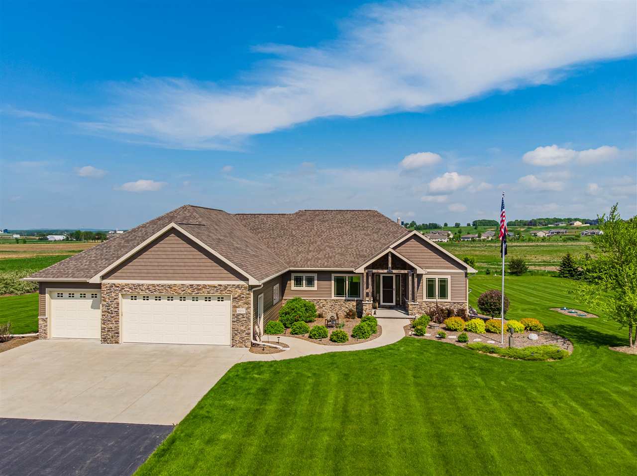 W274 Hawks Nest Ln