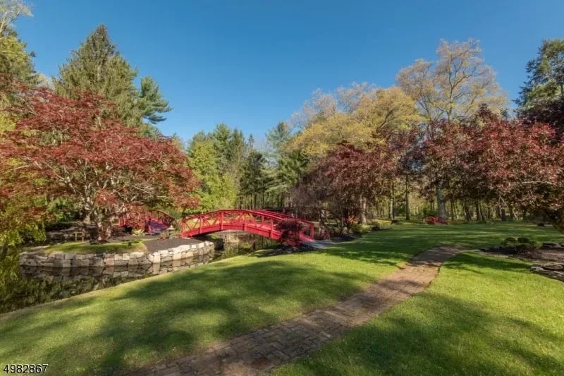 37 E Saddle River Rd