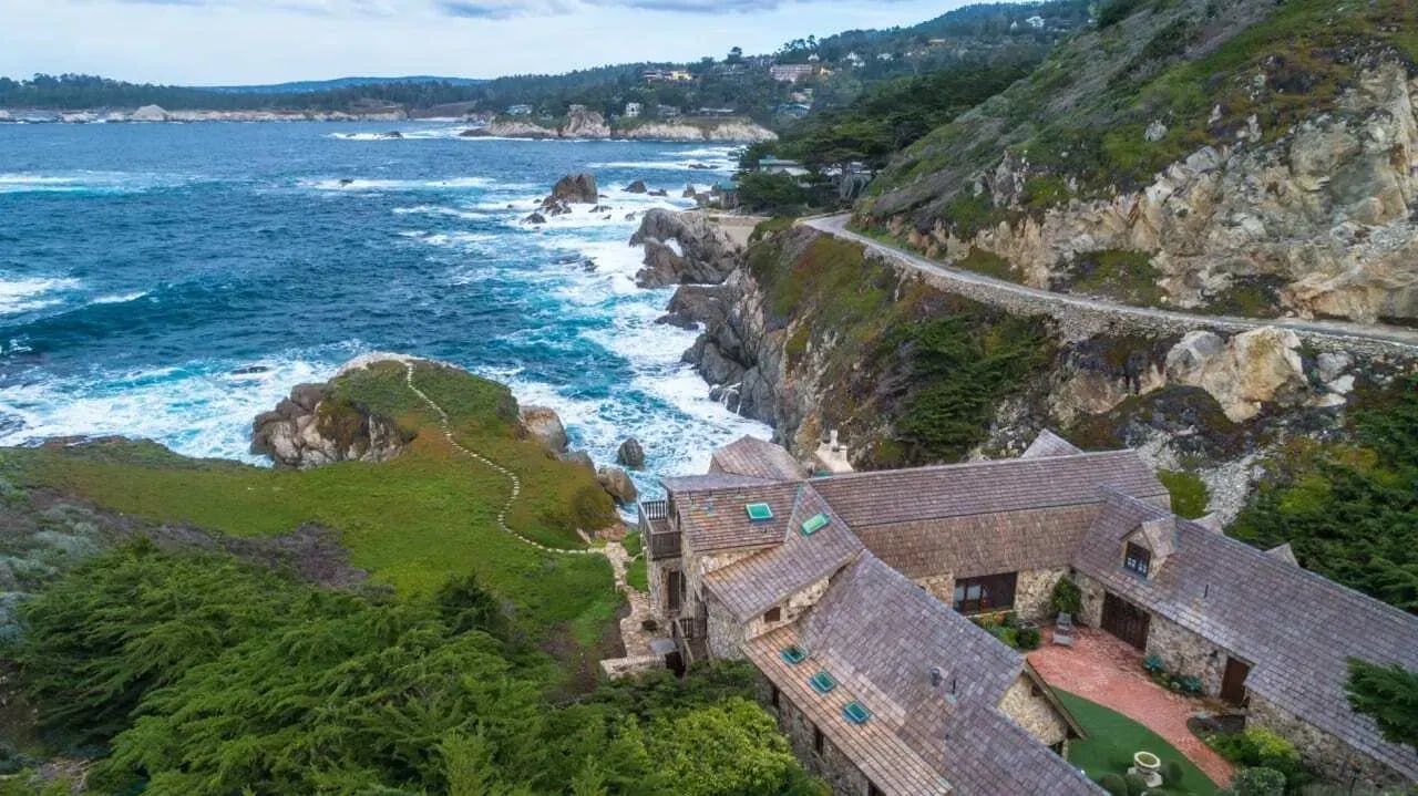 CARMEL HIGHLANDS LUXURY RENTAL - "SHIPROCK"