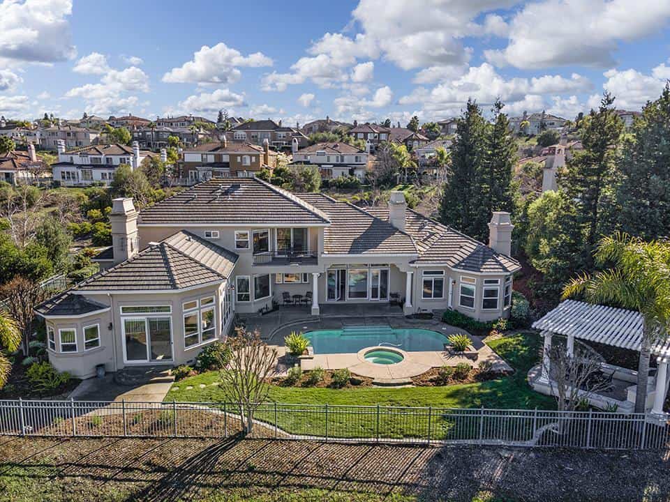 5710 Country Club Parkway • San Jose • 95138