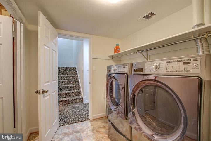 6262 Chaucer Ln