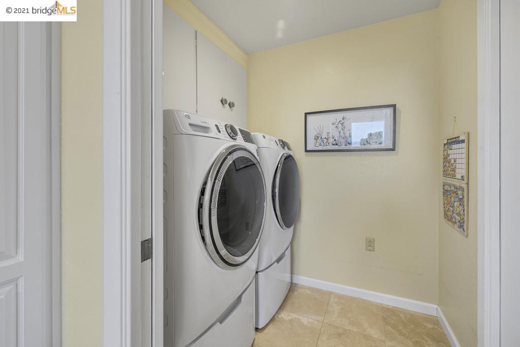 1863 Lakeview Ct