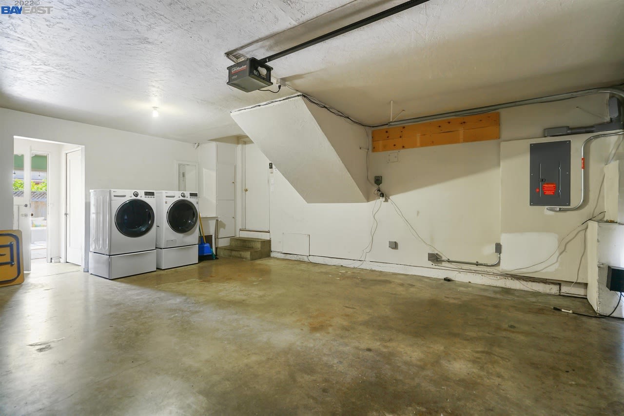165 Bradhoff Ave