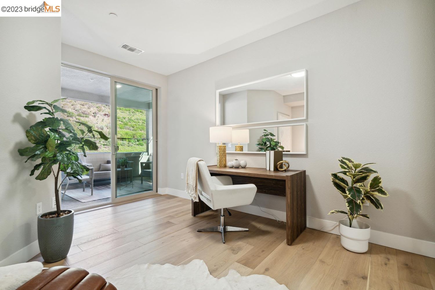 6743 Skyview Dr, Oakland, CA 94605