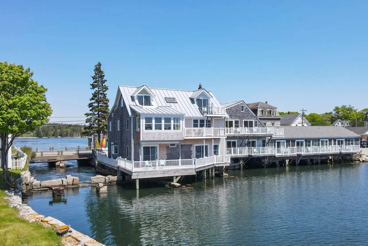 New Listing! 15 Main Street, Vinalhaven, ME 04863 – $1,995,000