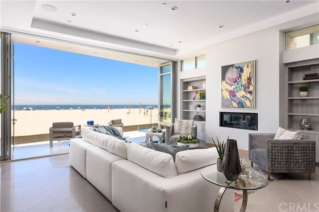212 The Strand