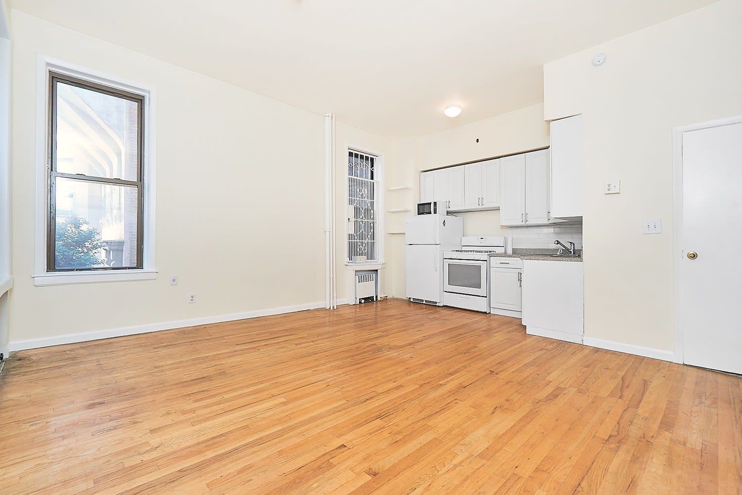 300 E 69th St, Unit 2E