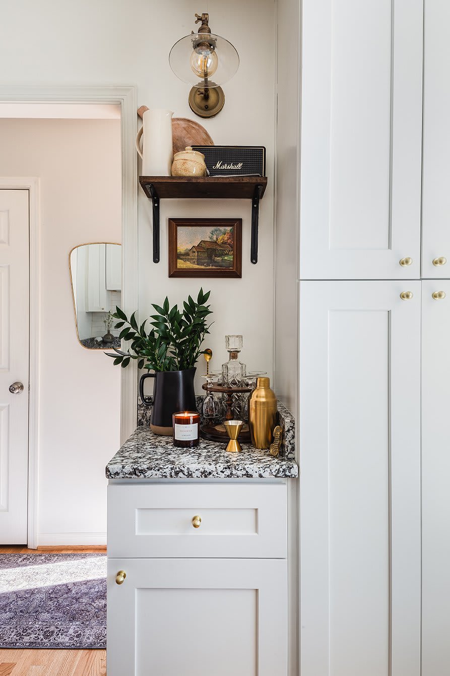 HOUSE TOUR: Portraits and Plaids