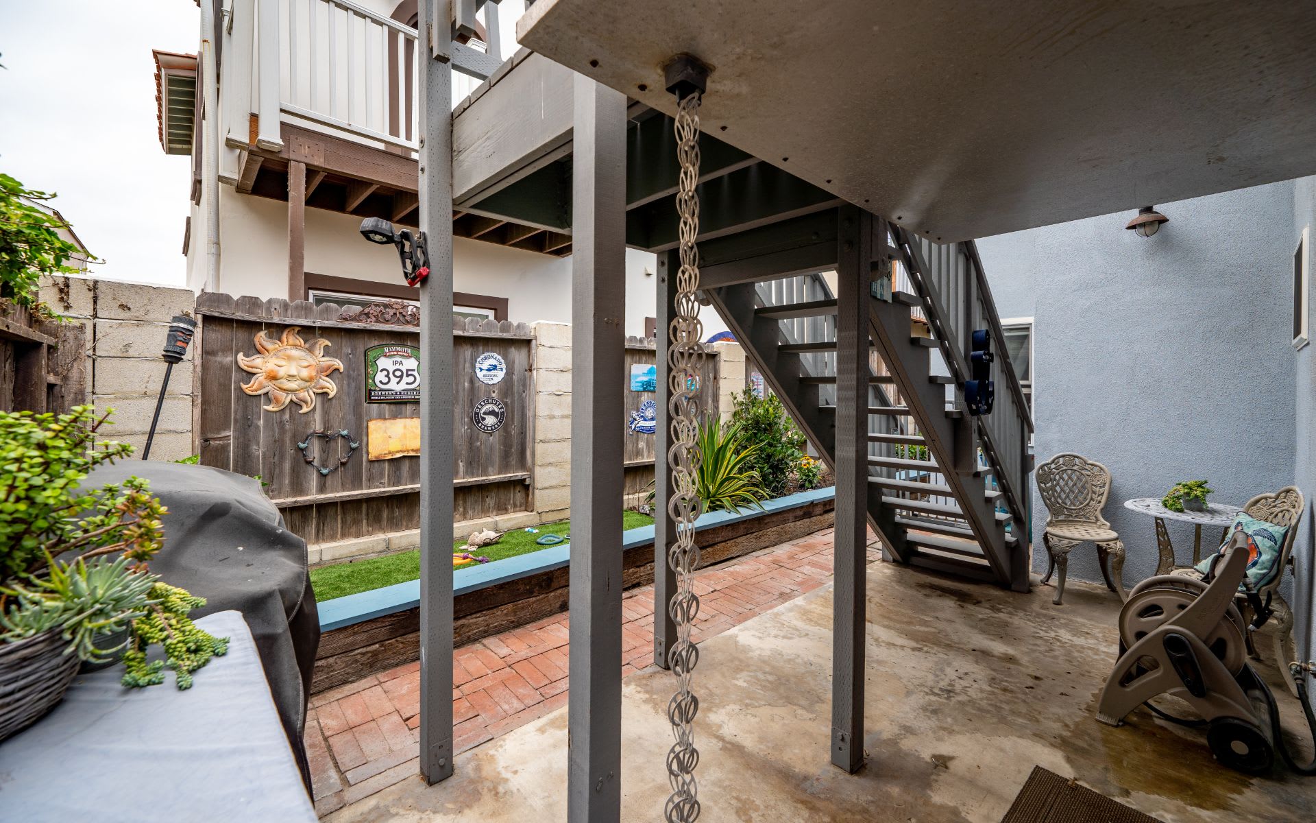 121 Hollywood Avenue