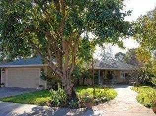 892 Northampton Dr