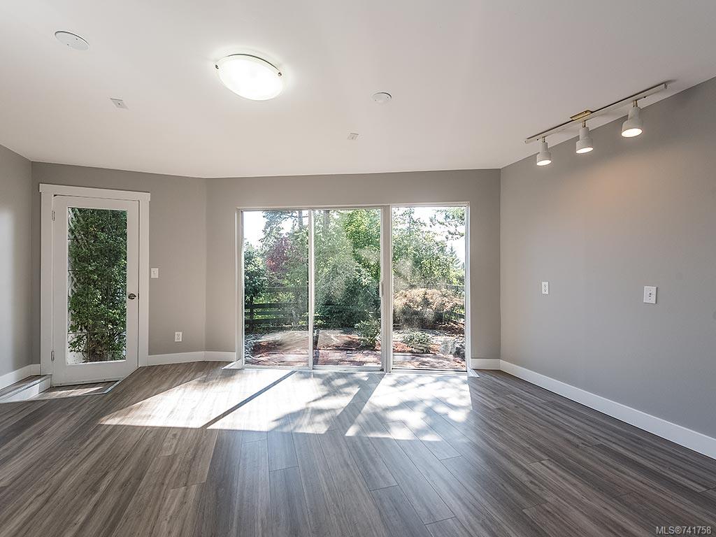 941 Kentwood Terr, Saanich