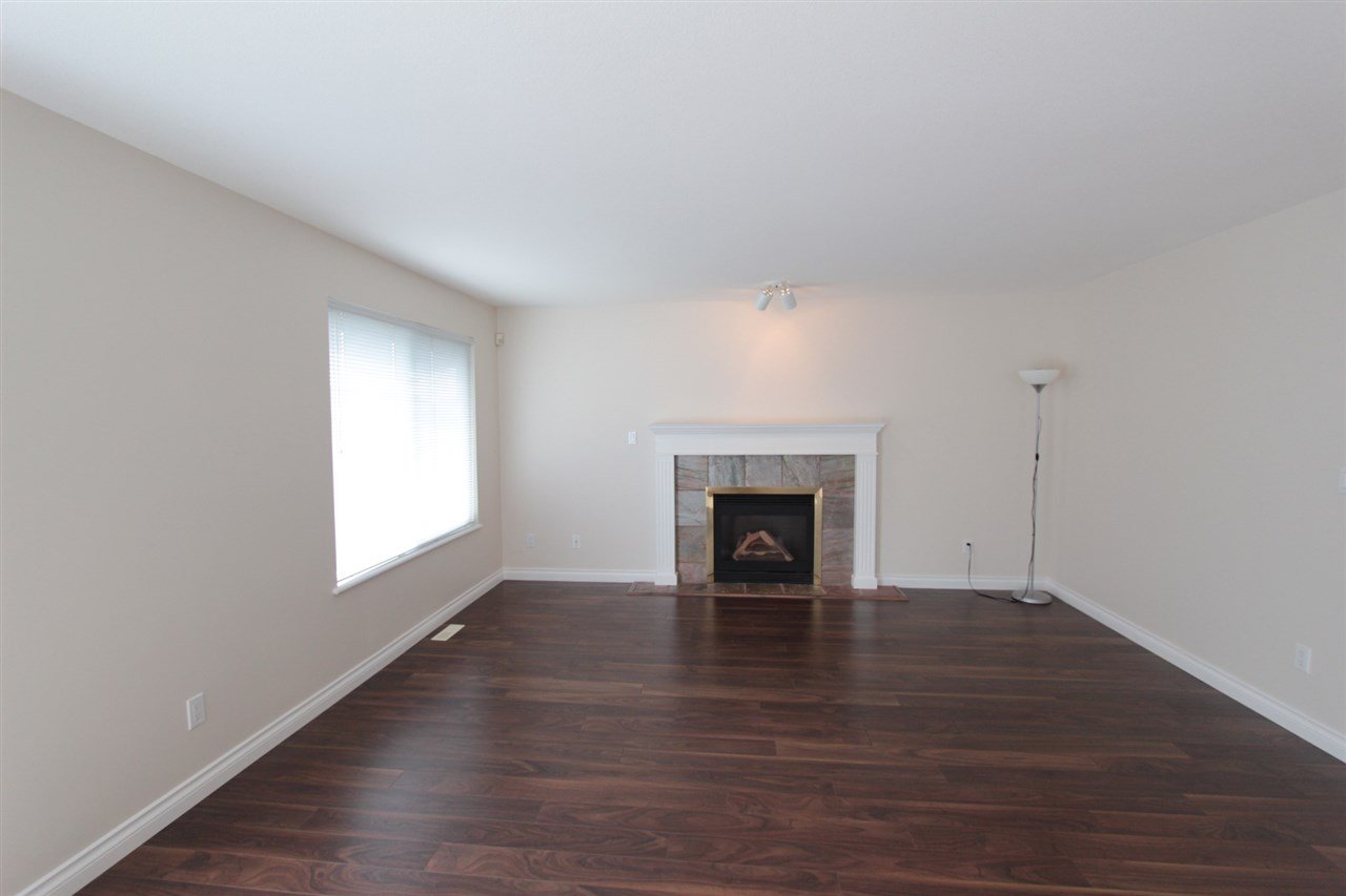 2990 Pinetree Close