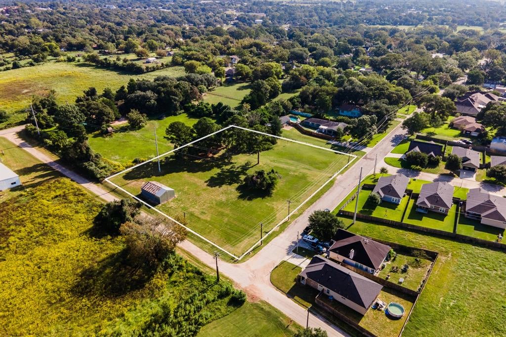 210 W Chatham St Bellville, Tx 77418