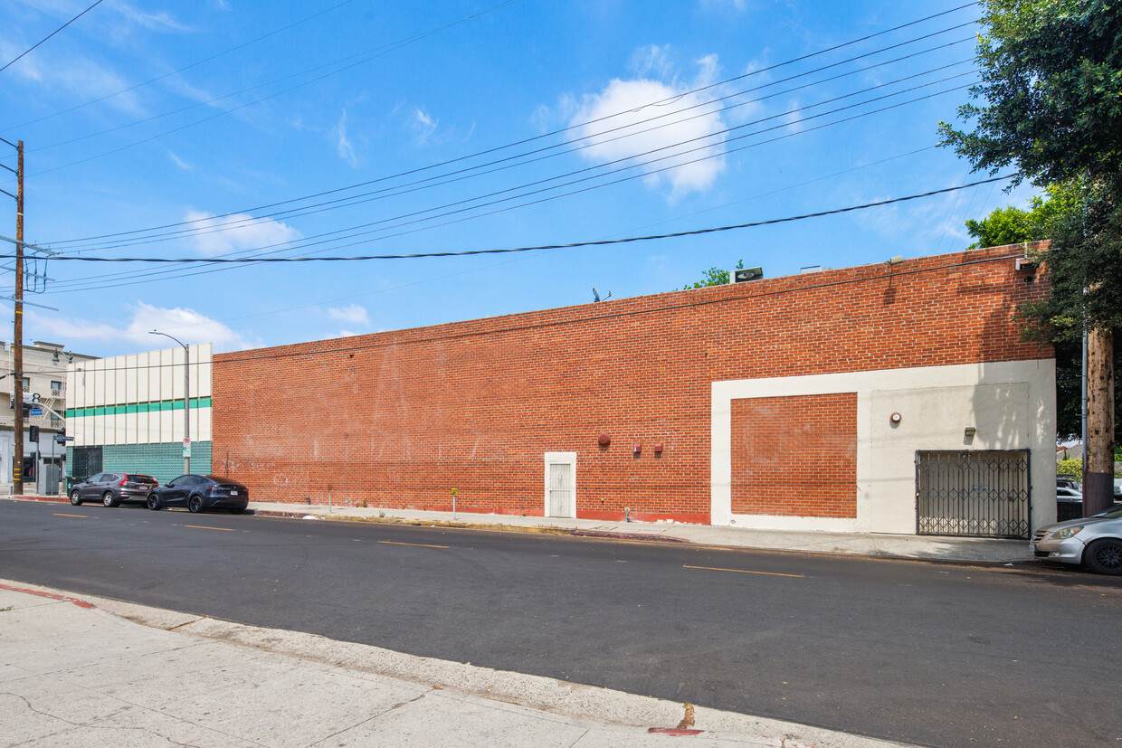 2700 N Broadway