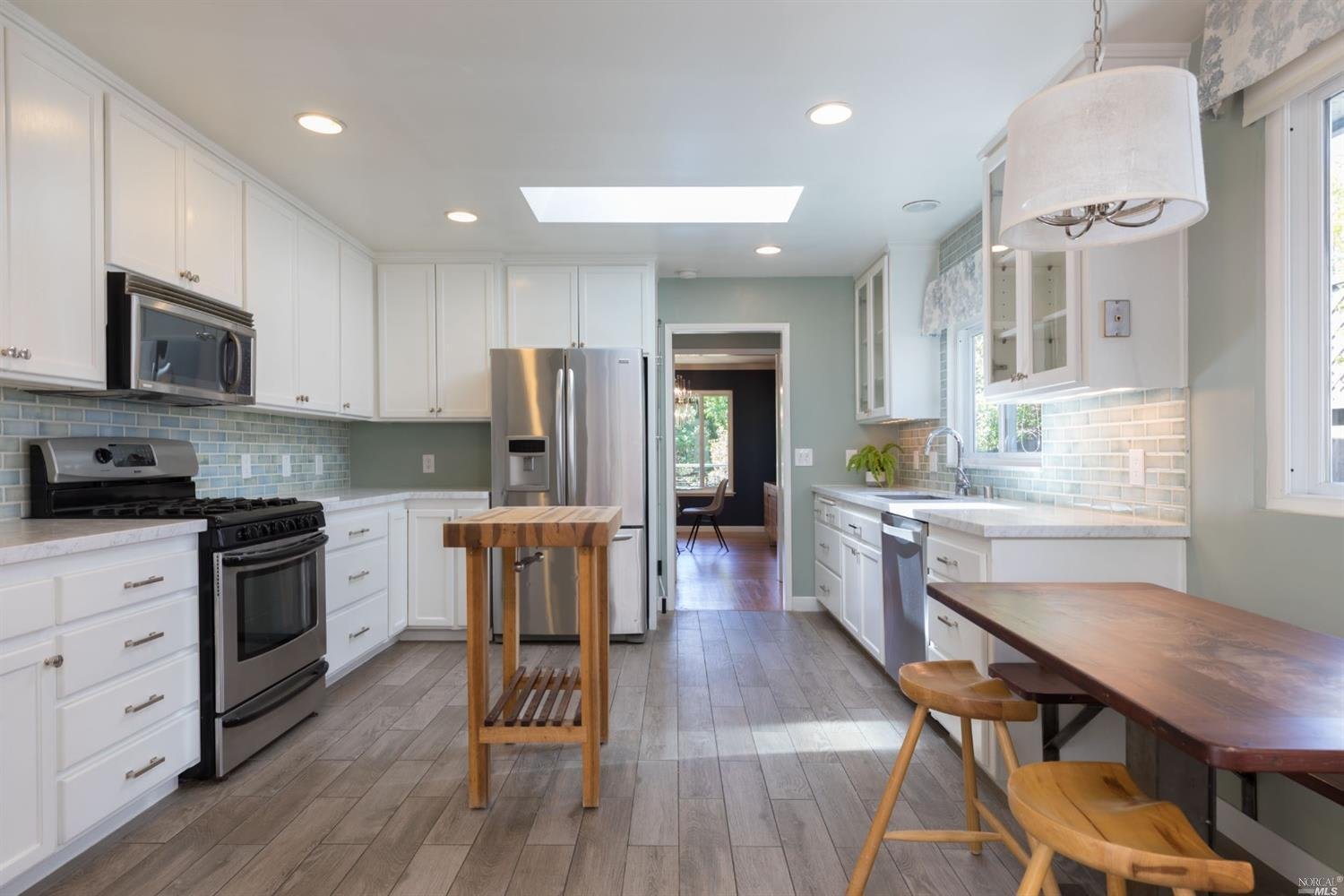 121 Oak Dr