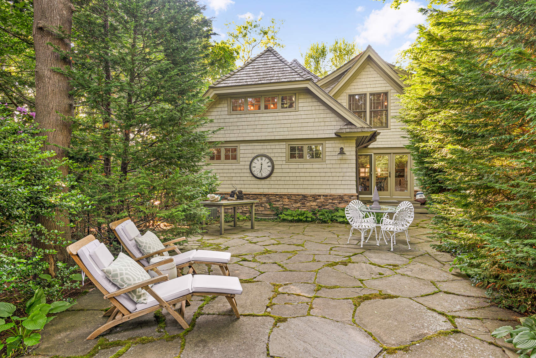 Picture Perfect Sag Harbor Village Cottage with Serene Water Views