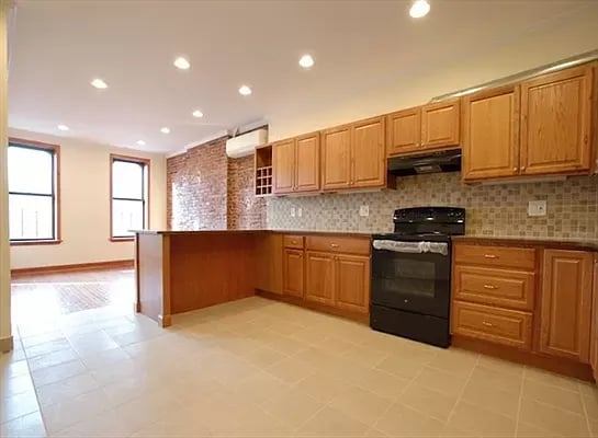125 Ralph Ave. 3